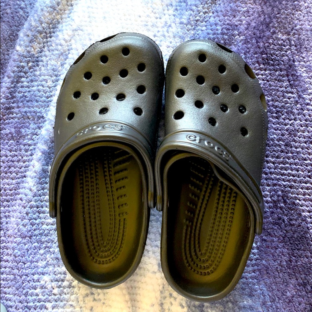 Brand new pair of crocs